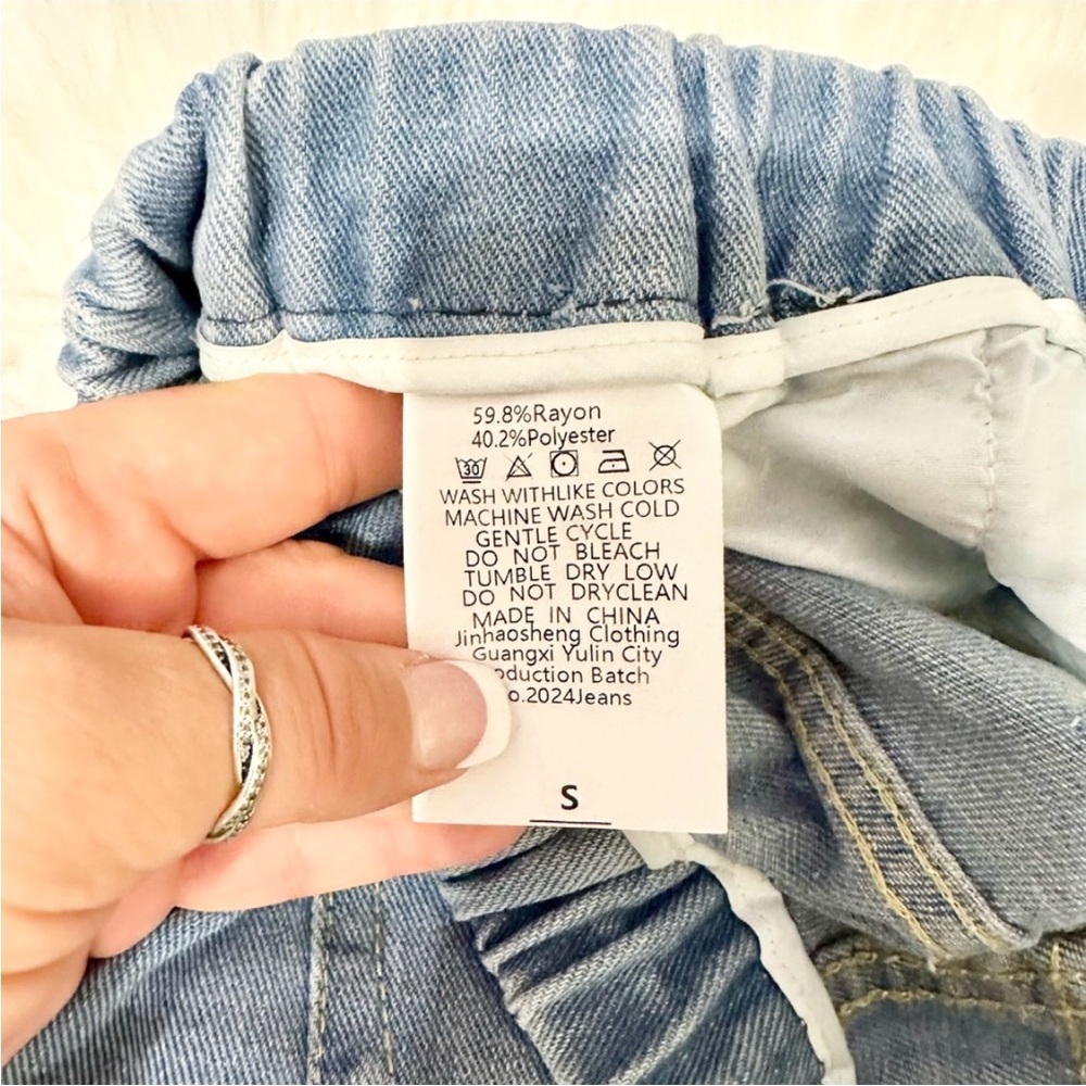 NWOT Elastic Waste Baggy Jeans - Picture 3 of 3